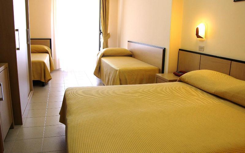 ויאסטה Hotel Cristalda מראה חיצוני תמונה