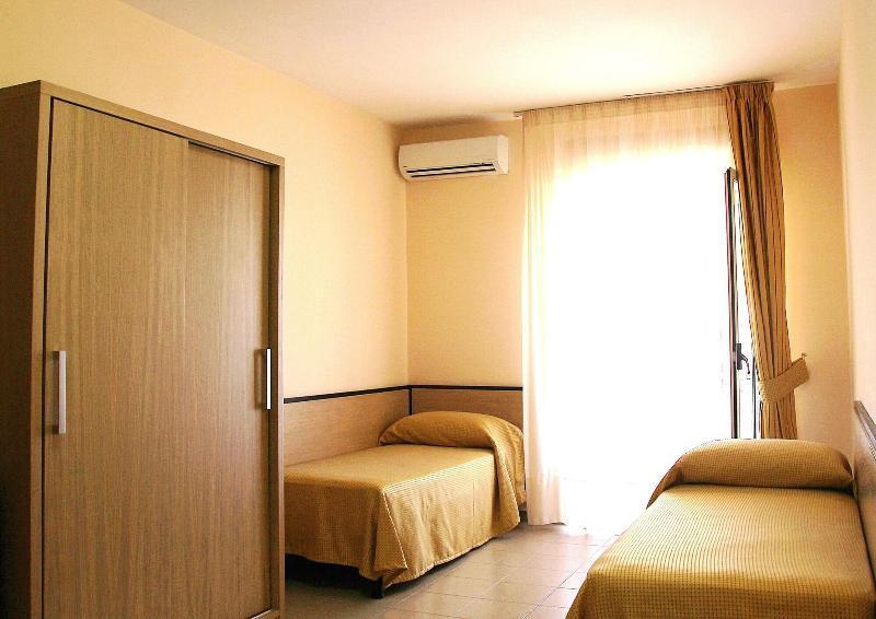 ויאסטה Hotel Cristalda מראה חיצוני תמונה