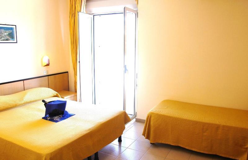 ויאסטה Hotel Cristalda מראה חיצוני תמונה