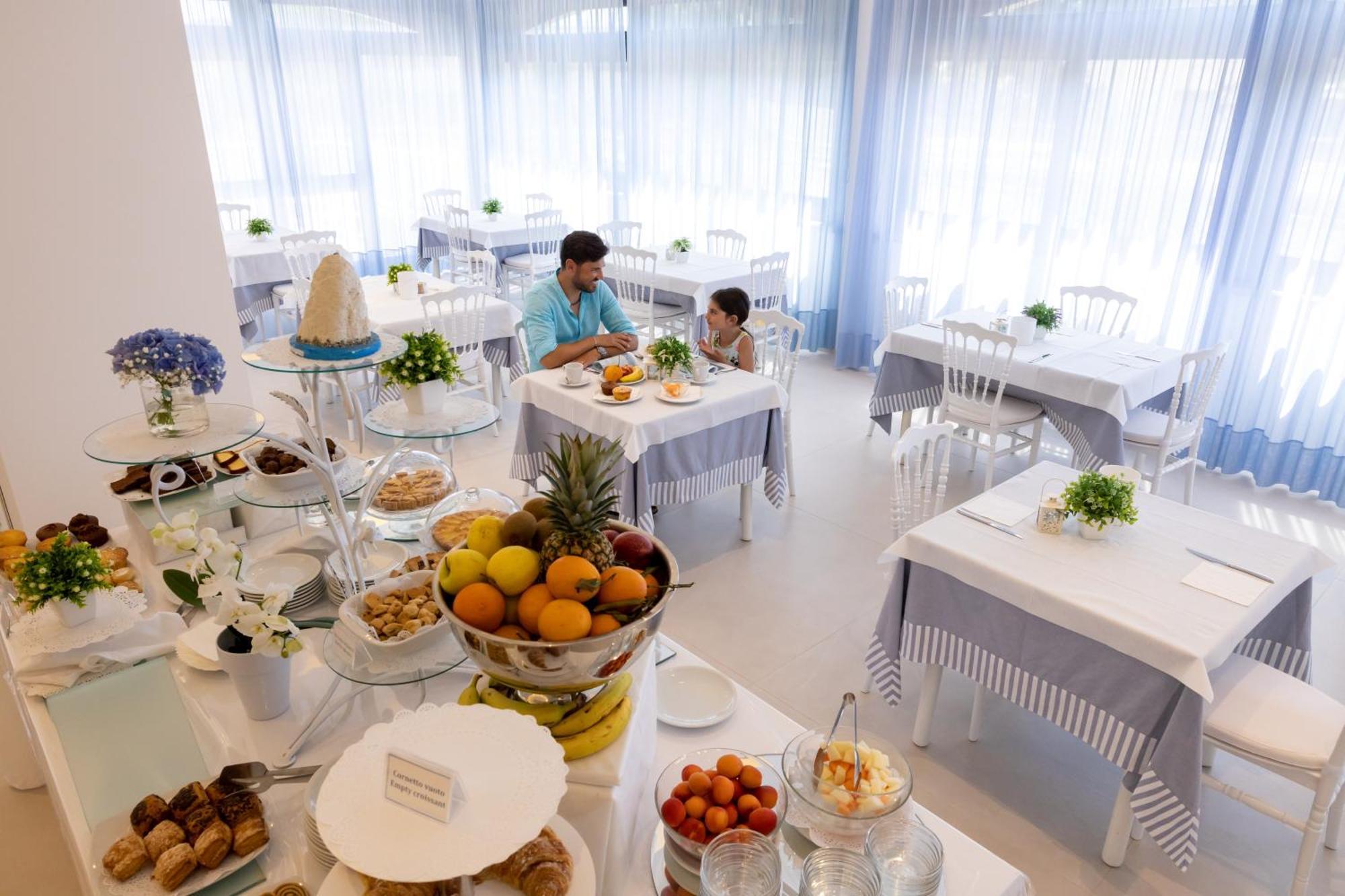 ויאסטה Hotel Cristalda מראה חיצוני תמונה