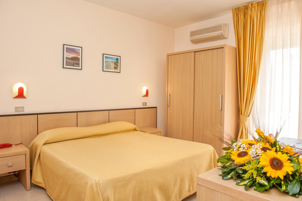 ויאסטה Hotel Cristalda מראה חיצוני תמונה