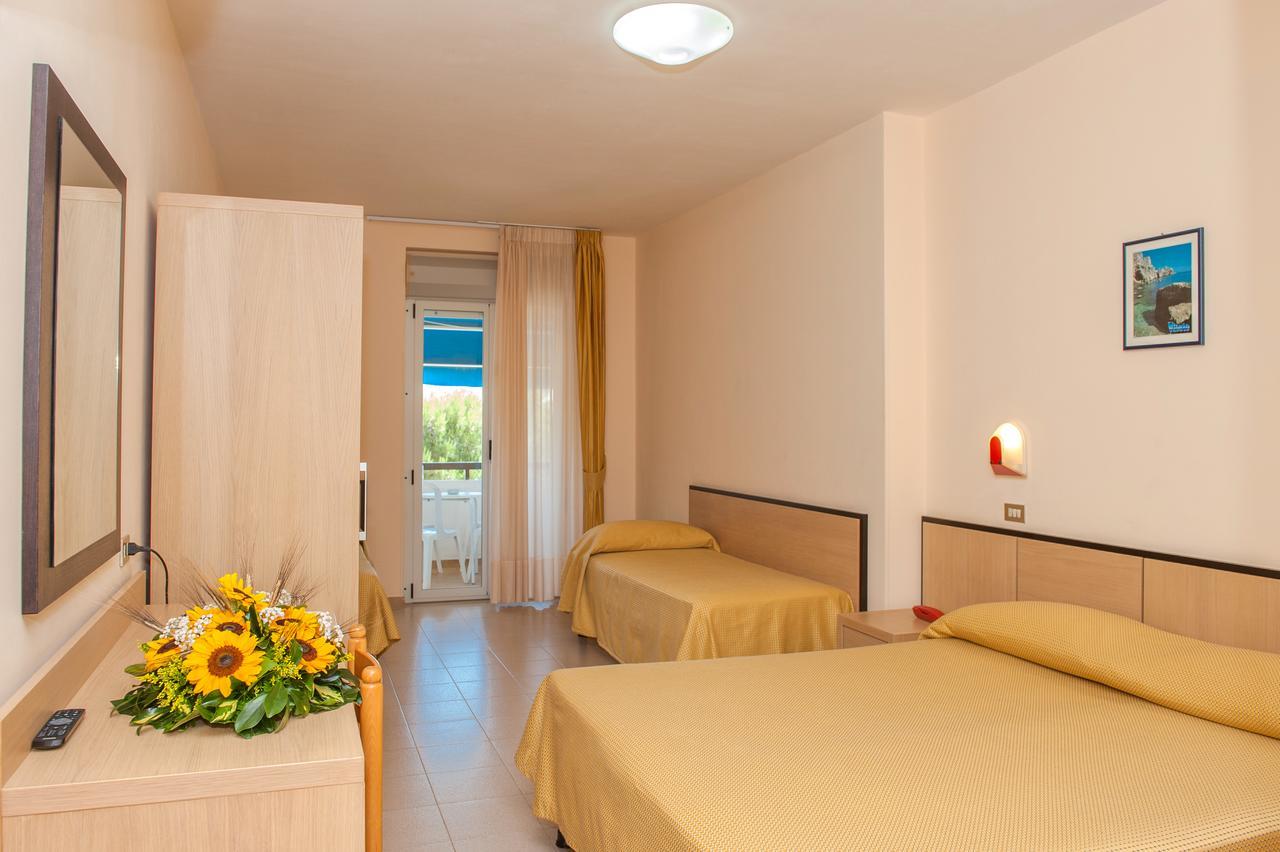 ויאסטה Hotel Cristalda מראה חיצוני תמונה