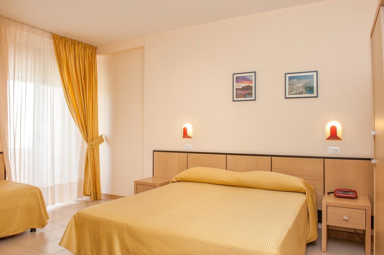 ויאסטה Hotel Cristalda מראה חיצוני תמונה