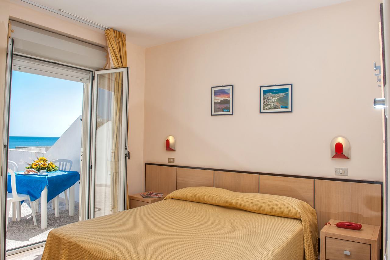 ויאסטה Hotel Cristalda מראה חיצוני תמונה