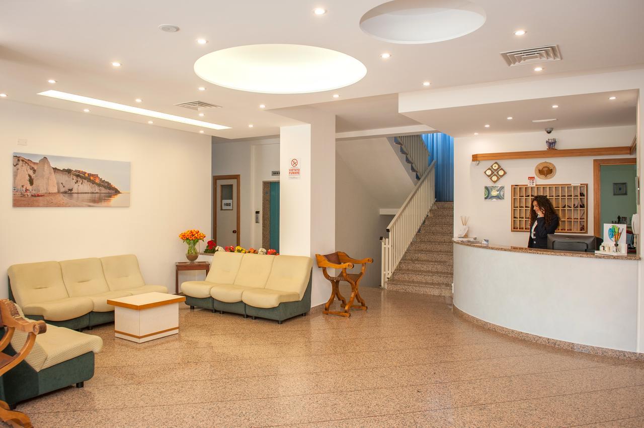 ויאסטה Hotel Cristalda מראה חיצוני תמונה