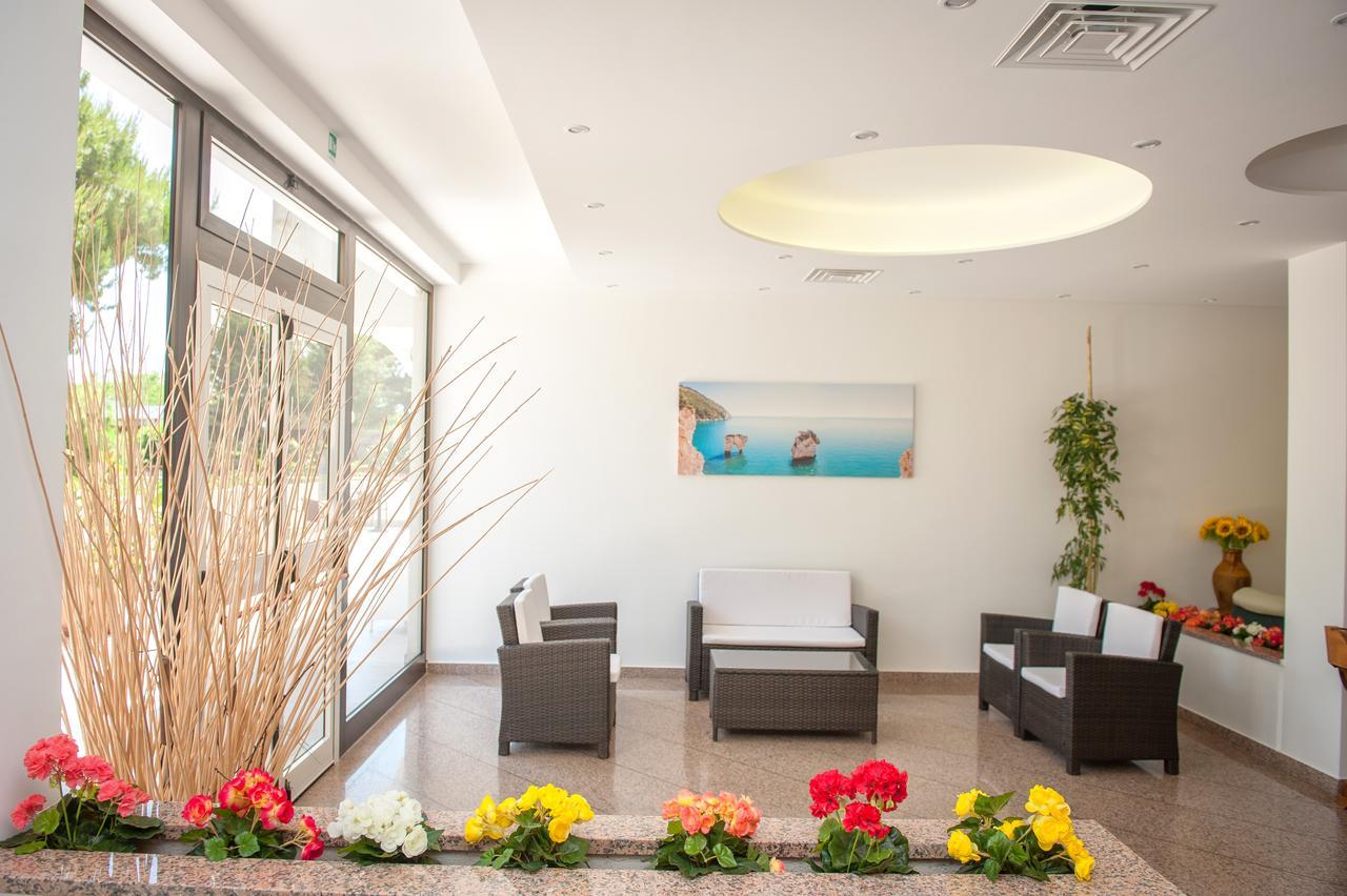 ויאסטה Hotel Cristalda מראה חיצוני תמונה